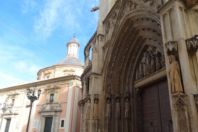Valencia Step By Step for you - Seeing the old Turia riverbed from Serrans Gate
