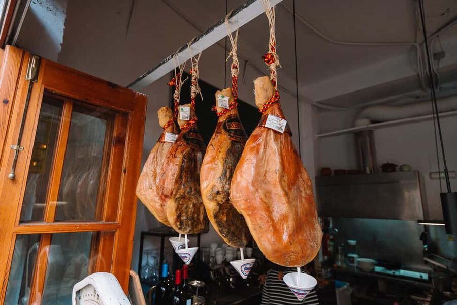 Valencia: Tapas and Drinks Evening Tour - Why the small group matters