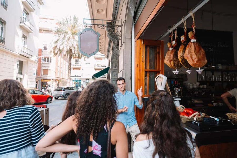 Valencia: Tapas and Drinks Evening Tour - Who should book this evening tour?