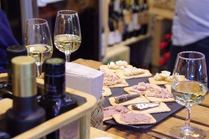 Valencia Tapas and Sightseeing Guided Tour - What three hours and a 12-person limit mean
