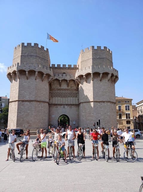 Valencia: Top 25 Highlights Guided Bike Tour - Guides, group feel, and the pace