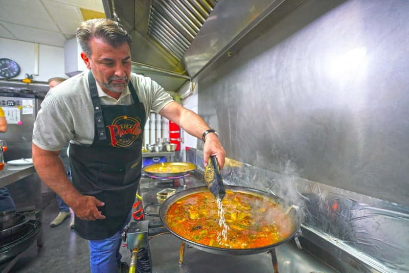 Valencia: Traditional Paella Cooking Class and Dinner - Key points to know before booking
