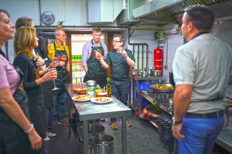 Valencia: Traditional Paella Cooking Class and Dinner - Who should book this experience