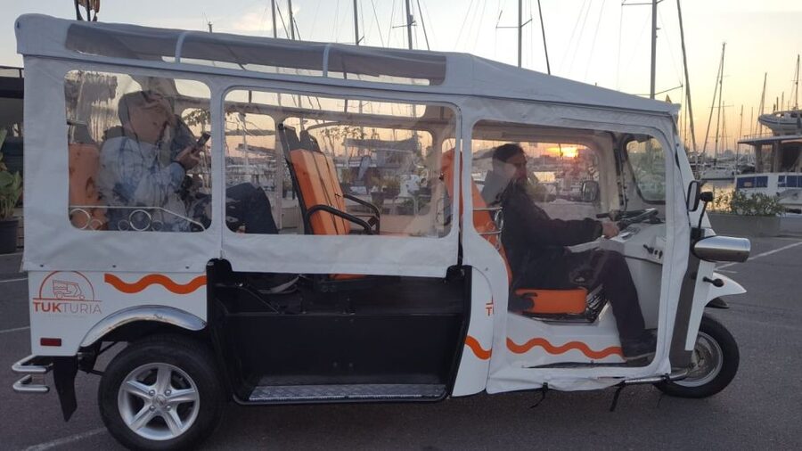 Valencia: Tuk Tuk City Tour - The guides make the route personal