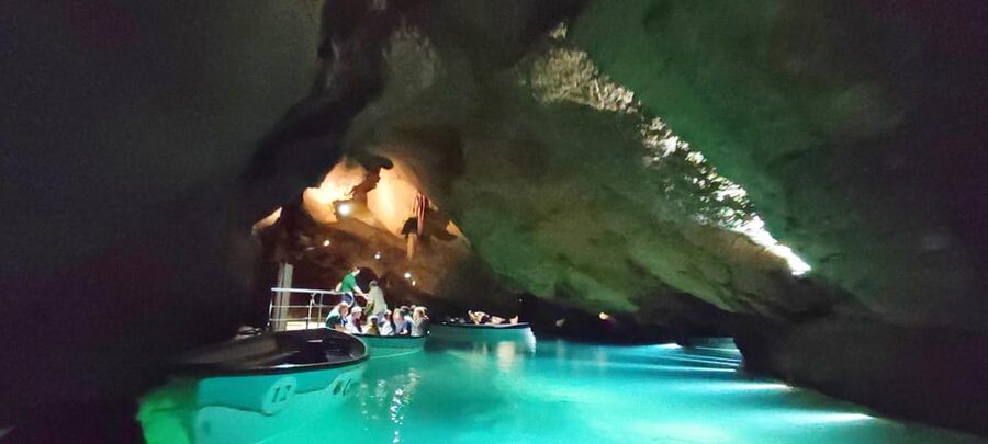 Valencia: Visit by boat to the Caves of Sant Josep - Walking 250 meters through the cave