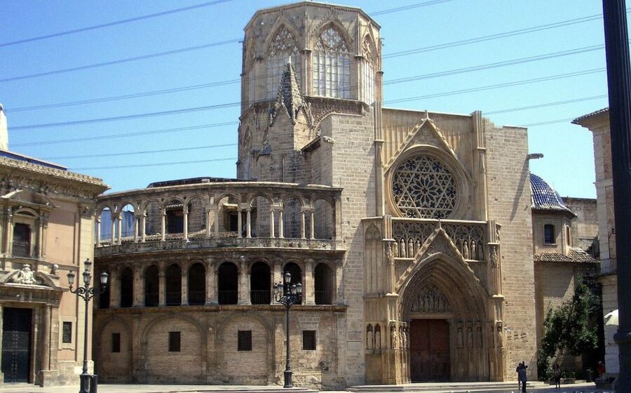 Valencia: Walking Tour of the Medieval City Center - Walking comfort, mobility, and timing