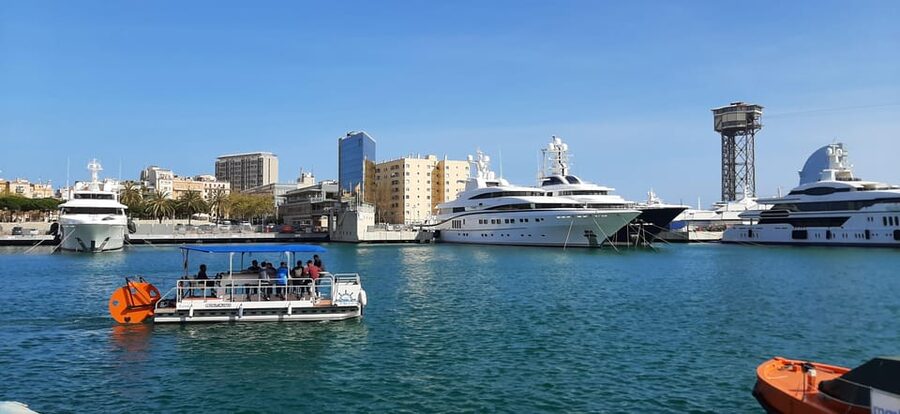 Valencia: Water Beer Bike Tour - Three drinks, music, and a private party