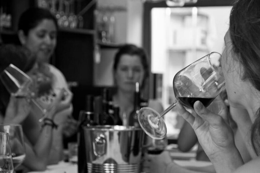 Valencia: Wine Tasting and Tapas Experience - What the wine lesson is really like