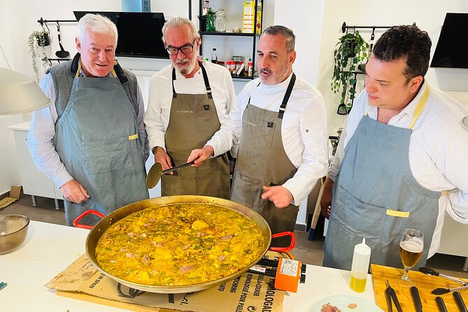 Valencian Paella class with welcome drinks and tapas - Cooking Paella at a Valencia Kitchen in L’Eixample