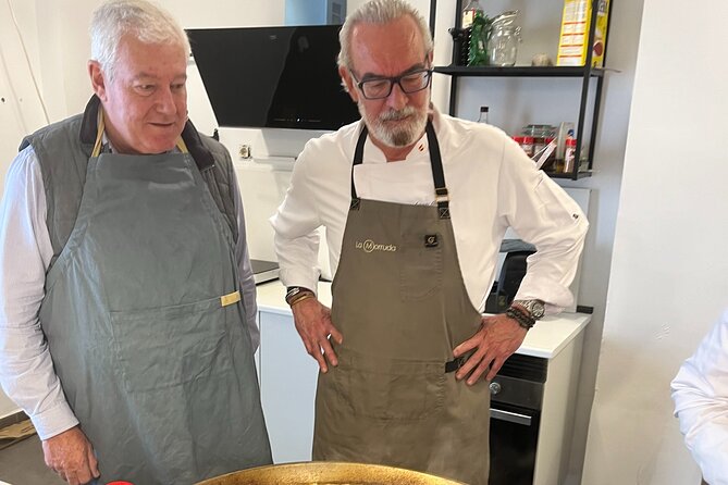 Valencian Paella class with welcome drinks and tapas - Welcome Drinks, Tapas, and the Perelló Tomato