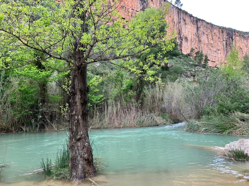 Visit the most beautiful village in Valencia: Chulilla - Chulilla village and the castle above it