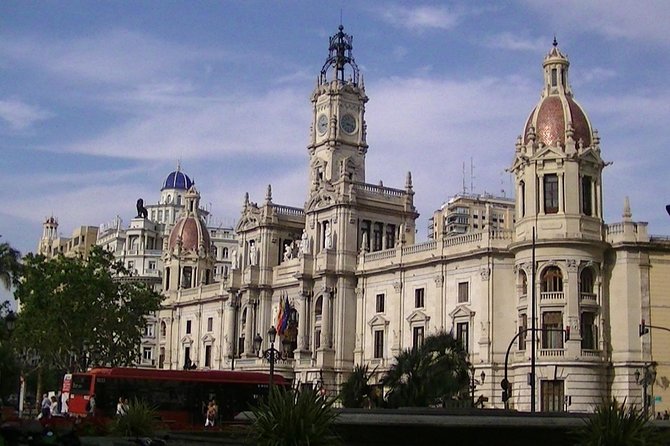 Walking in Valencia - From Estació del Nord into Valencia’s grand center