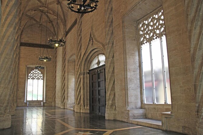 Walking tour through the old town with a Dutch-speaking city guide - Start at Valencia’s Town Hall