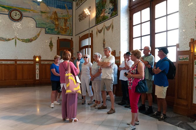 Walking tour through the old town with a Dutch-speaking city guide - Who will enjoy this walk most?