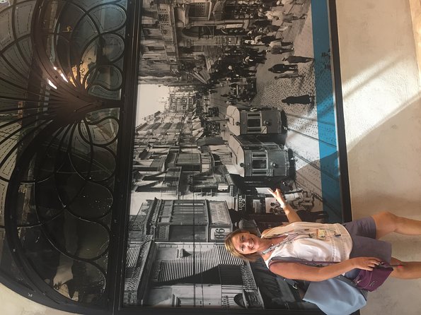 Walking tour through the old town with a Dutch-speaking city guide - Enter La Lonja de la Seda