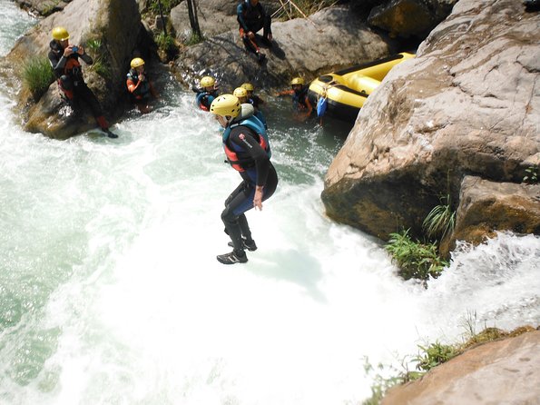 White Water Rafting - What happens at the Montanejos base camp