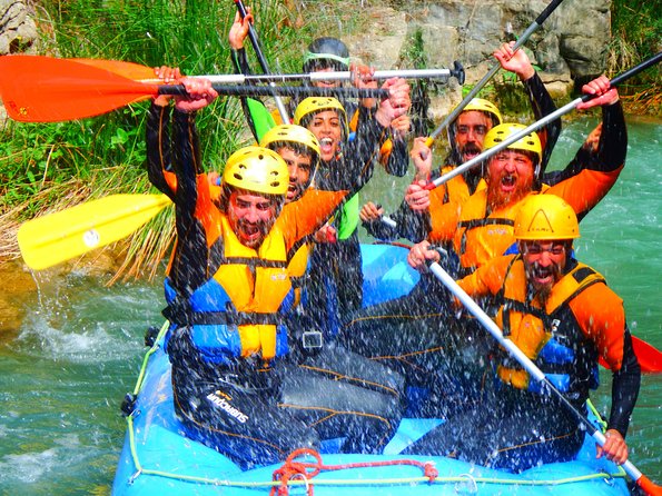 White Water Rafting - What the Montanejos setting adds