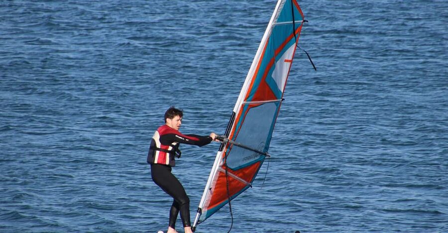 Windsurf class on Valencia beach - What the two-hour class actually covers