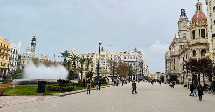 Zoom Through Valencia: Top 25 Hotspots on E-Scooters - Valencia’s old center, from the Cathedral to the Silk Exchange
