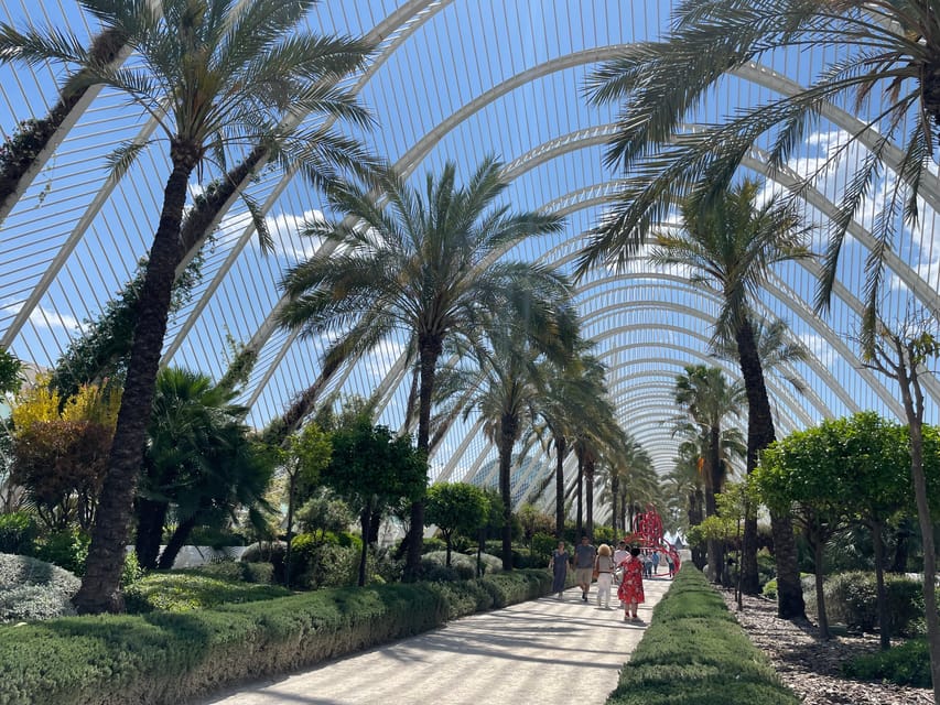 Zoom Through Valencia: Top 25 Hotspots on E-Scooters - Arriving at the City of Arts and Sciences