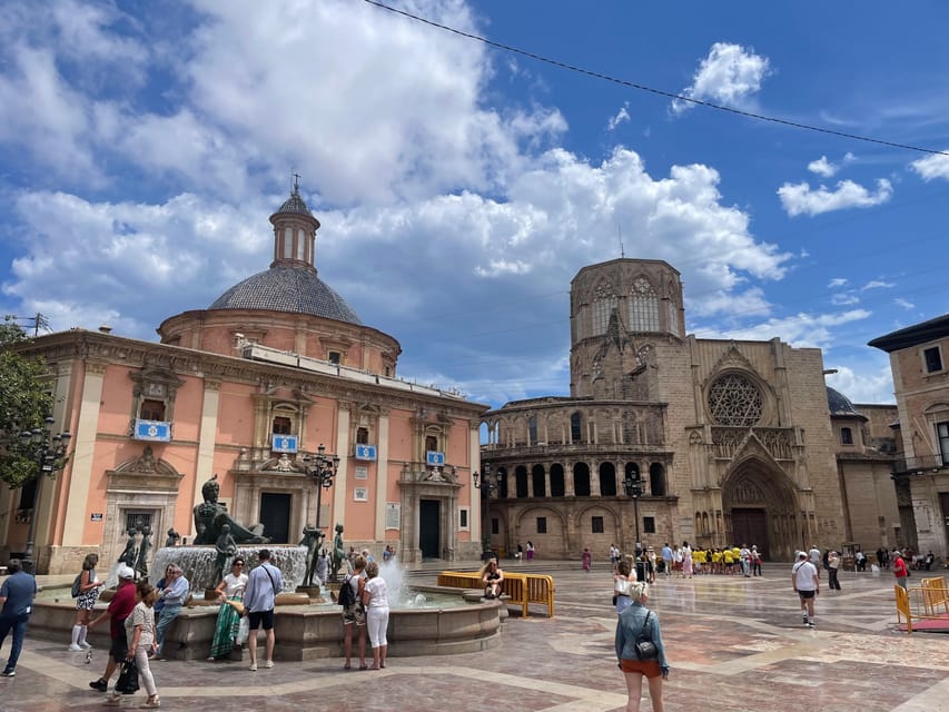 Zoom Through Valencia: Top 25 Hotspots on E-Scooters - Starting in Ruzafa and reaching Plaza del Ayuntamiento